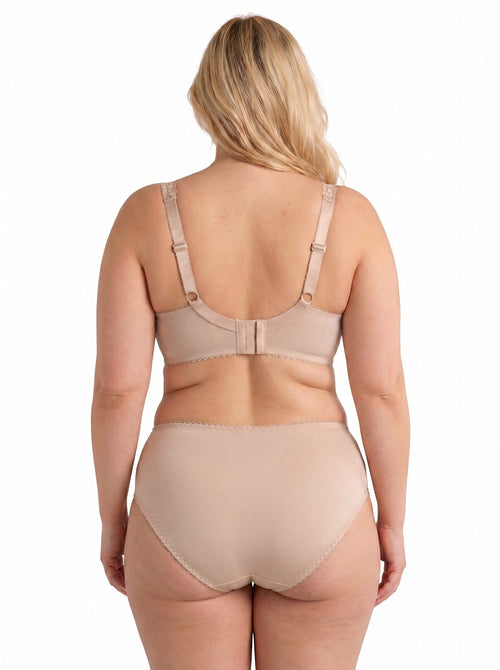 Beate Plain, Silver Peony