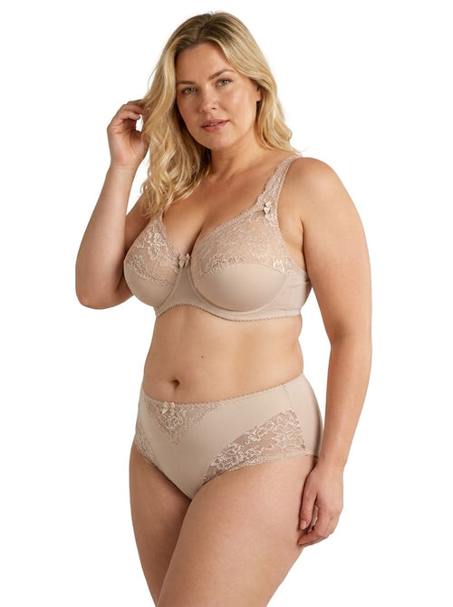 Beate Plain, Silver Peony