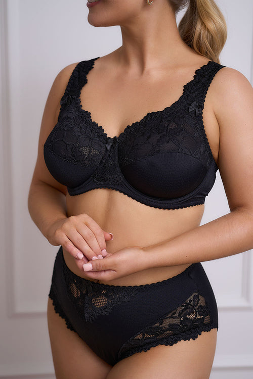 Beate Plain, Black