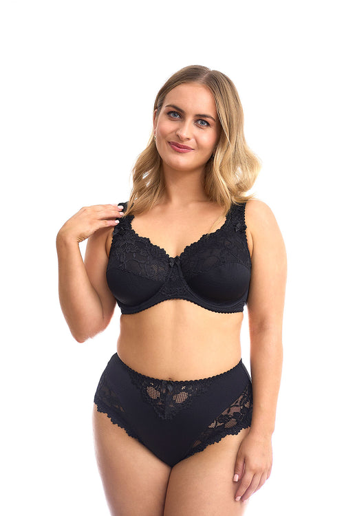 Beate Plain, Black