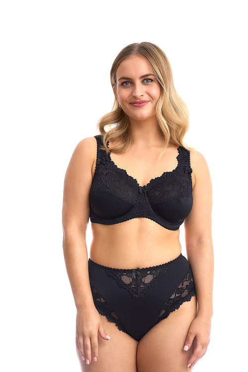 Beate Plain, Black