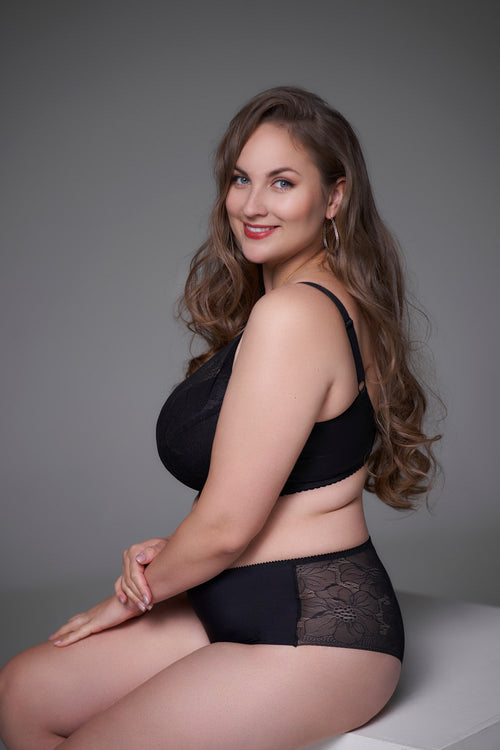 Lisa Brazilian, Black