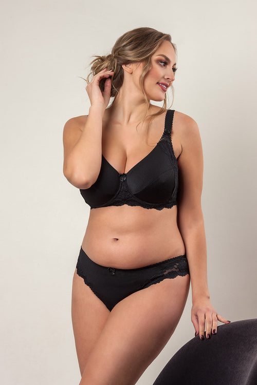 Beate String, Schwarz