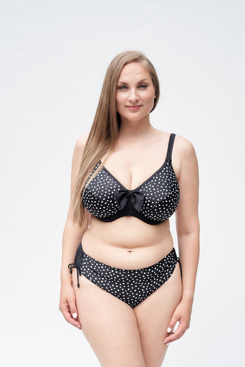 Bikini Tai, Dots