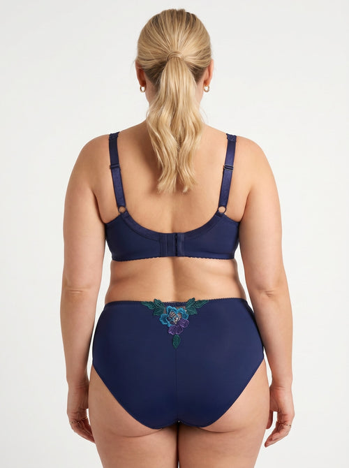 Lush Bra, Bella
