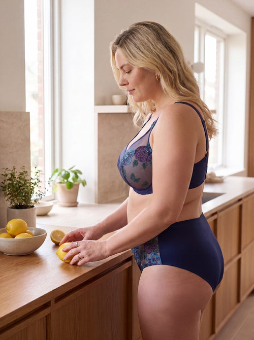 Lush Bra, Bella